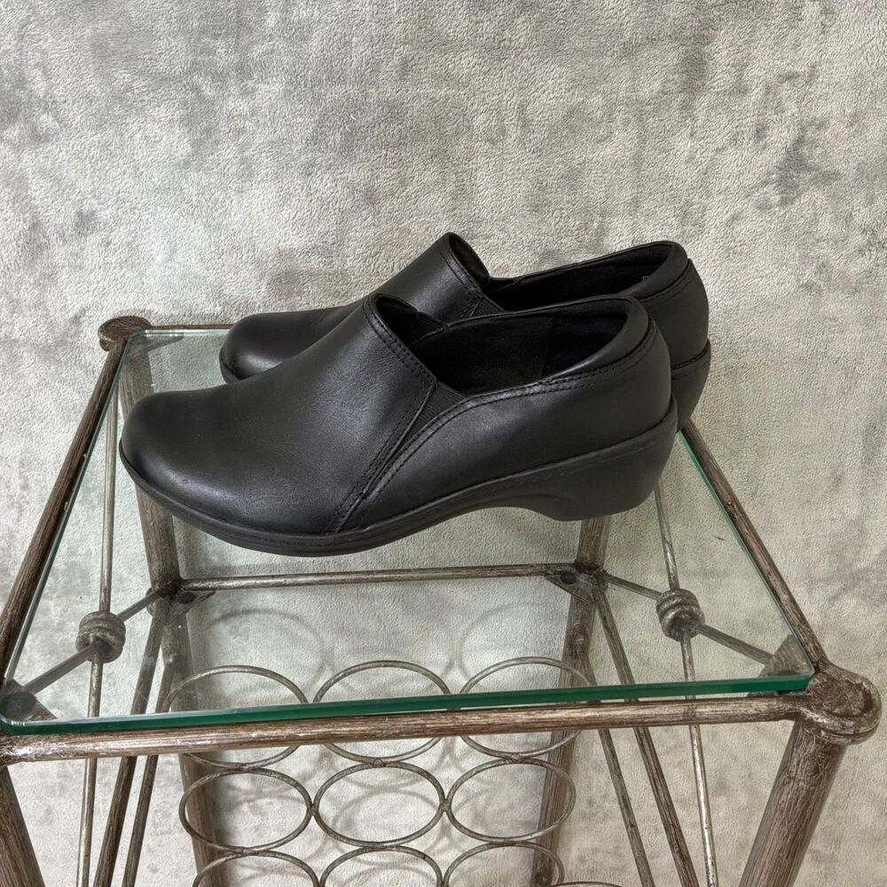 Clarks slip resistant Black Leather Clogs Women Sz 7M Slip Resistant Work Shoes